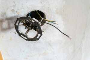 Brancher deux phases ensemble en électricité