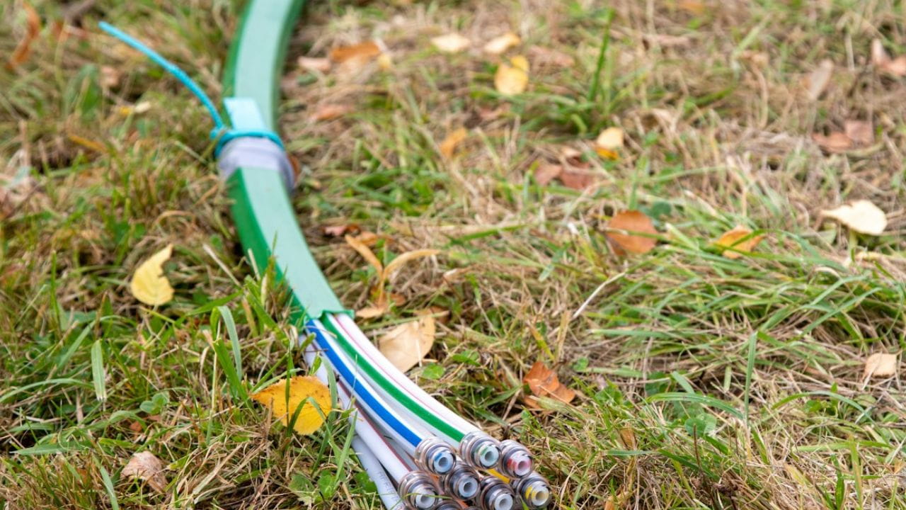 Toucher un câble téléphonique sans danger