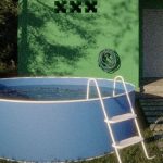 Escalier en bois pour une piscine hors sol