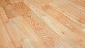 Rayure sur un parquet stratifié