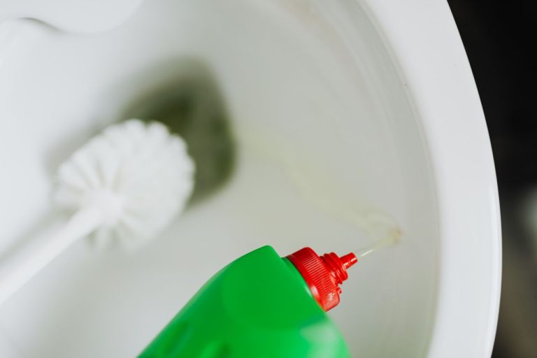 Acide chlorhydrique dans les toilettes
